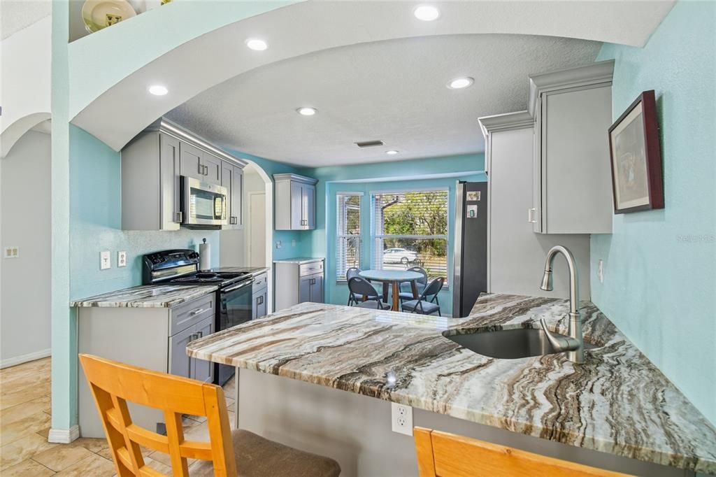 For Sale: $300,000 (2 beds, 2 baths, 1258 Square Feet)