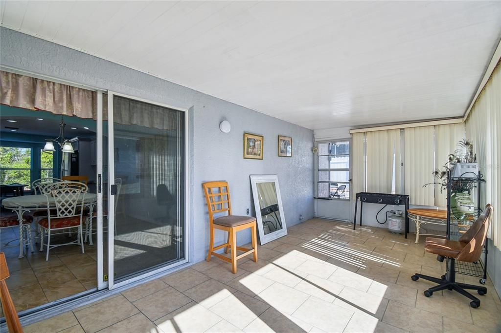 For Sale: $300,000 (2 beds, 2 baths, 1258 Square Feet)