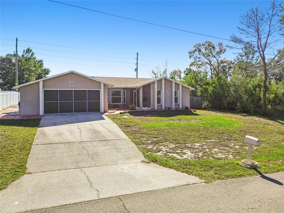 For Sale: $300,000 (2 beds, 2 baths, 1258 Square Feet)