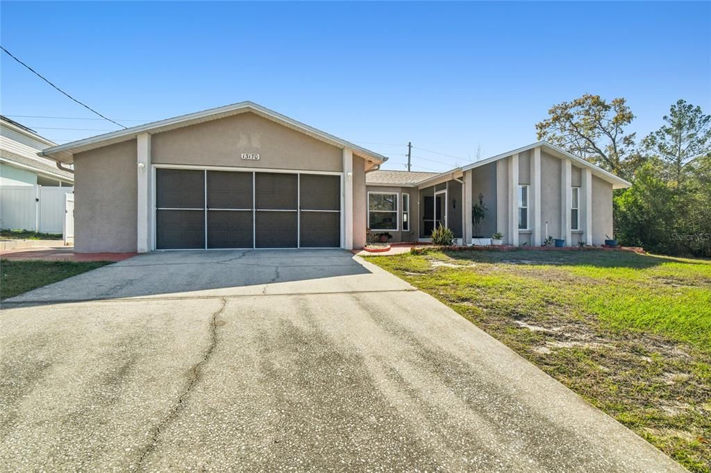 For Sale: $300,000 (2 beds, 2 baths, 1258 Square Feet)