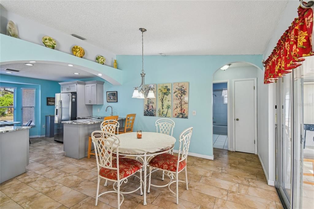 For Sale: $300,000 (2 beds, 2 baths, 1258 Square Feet)