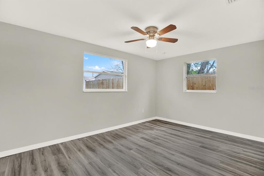 На продажу: $265,000 (4 спален, 2 ванн, 1328 Квадратных фут)