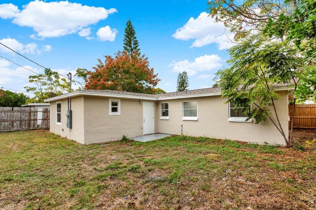 На продажу: $265,000 (4 спален, 2 ванн, 1328 Квадратных фут)