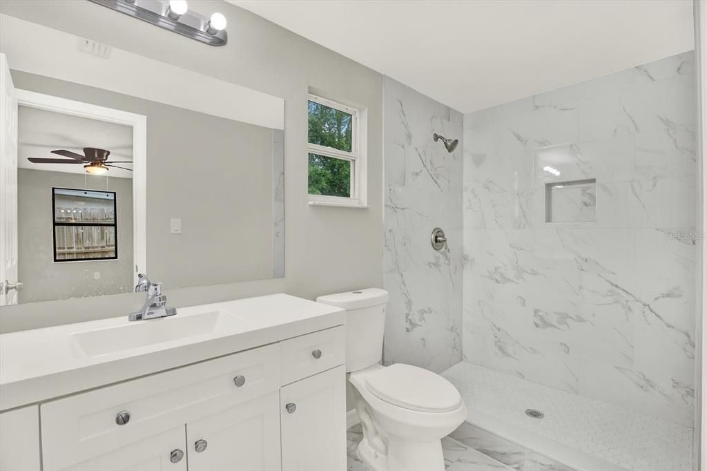 На продажу: $265,000 (4 спален, 2 ванн, 1328 Квадратных фут)