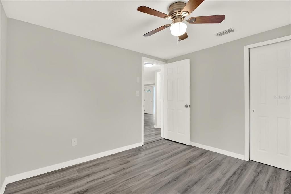 На продажу: $265,000 (4 спален, 2 ванн, 1328 Квадратных фут)