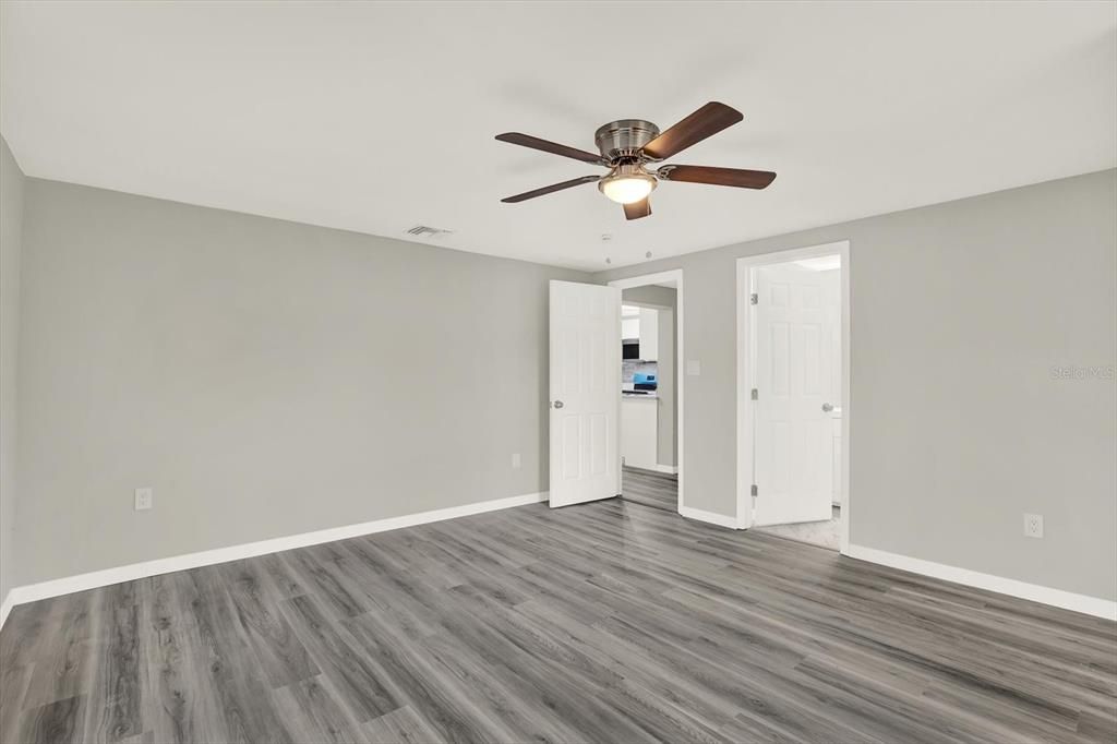 На продажу: $265,000 (4 спален, 2 ванн, 1328 Квадратных фут)