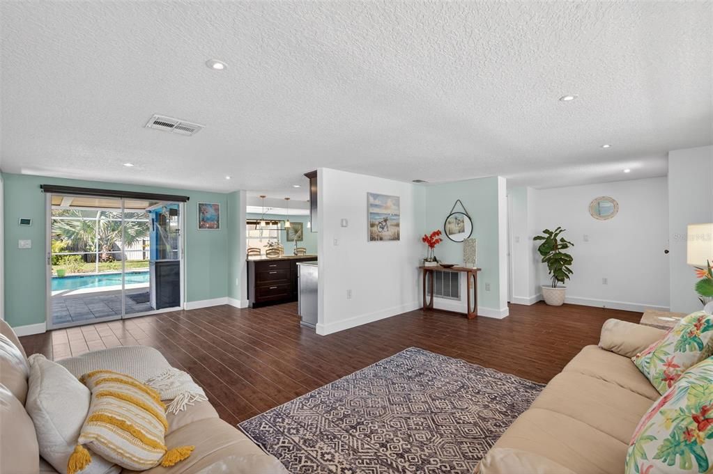 En Venta: $525,000 (3 camas, 3 baños, 1754 Pies cuadrados)