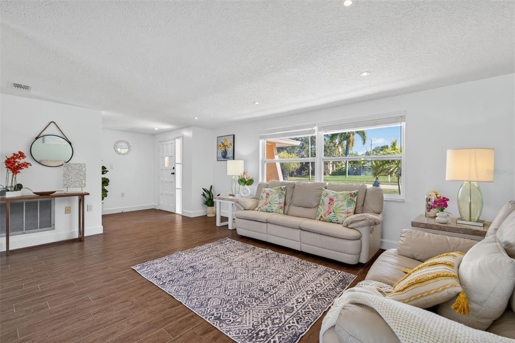 En Venta: $525,000 (3 camas, 3 baños, 1754 Pies cuadrados)