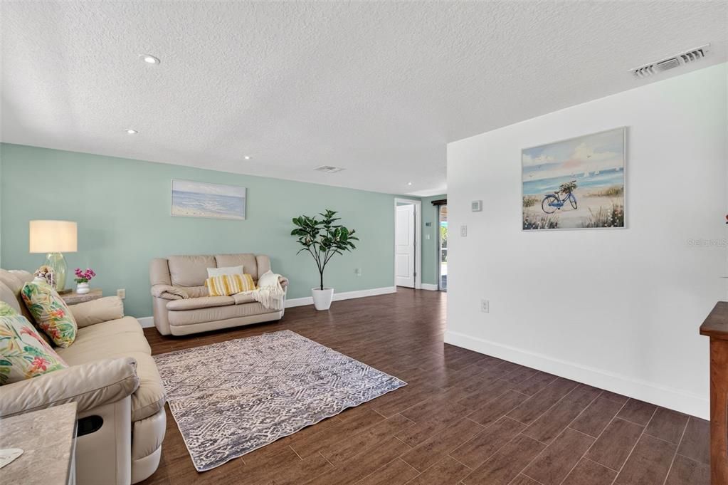 En Venta: $525,000 (3 camas, 3 baños, 1754 Pies cuadrados)