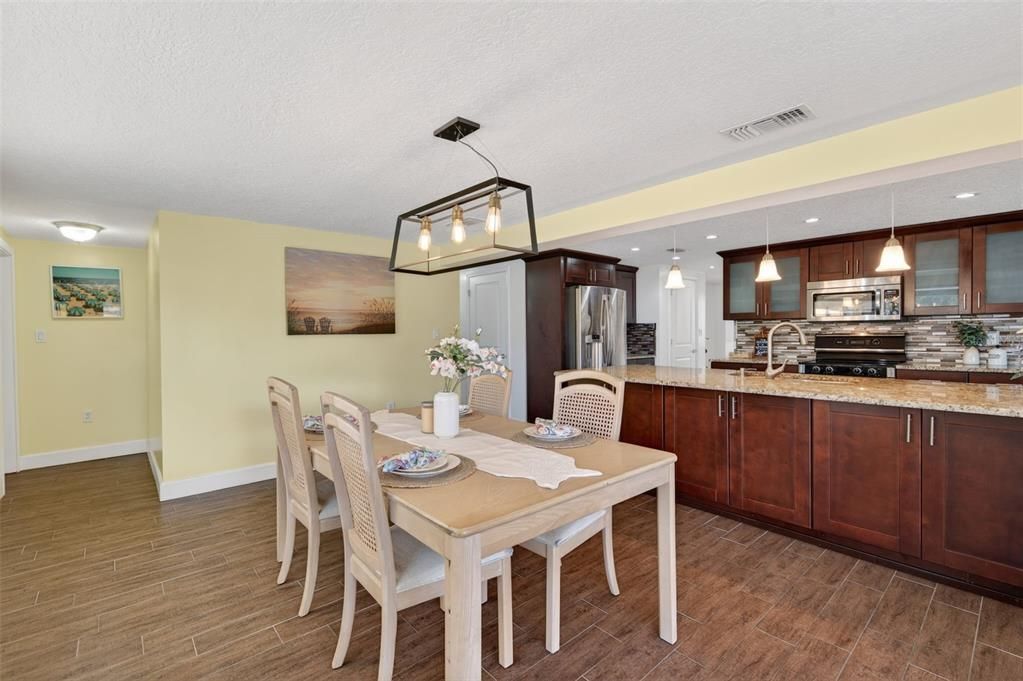 En Venta: $525,000 (3 camas, 3 baños, 1754 Pies cuadrados)