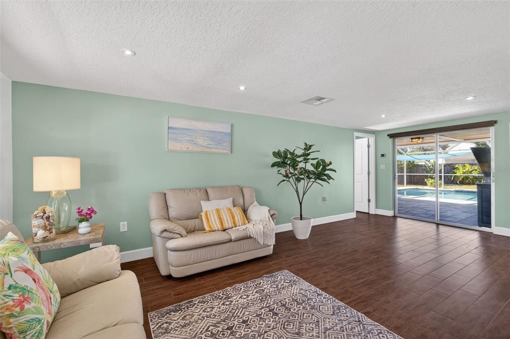 En Venta: $525,000 (3 camas, 3 baños, 1754 Pies cuadrados)