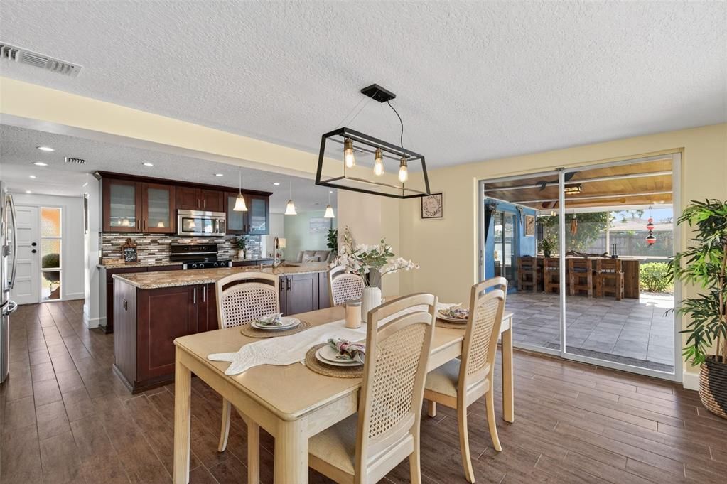 En Venta: $525,000 (3 camas, 3 baños, 1754 Pies cuadrados)