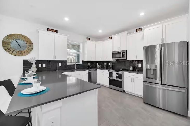 待售: $695,000 (7 贝兹, 6 浴室, 3843 平方英尺)