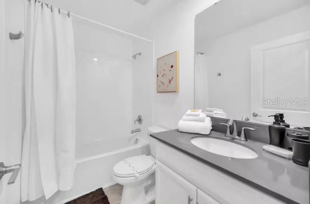 待售: $695,000 (7 贝兹, 6 浴室, 3843 平方英尺)