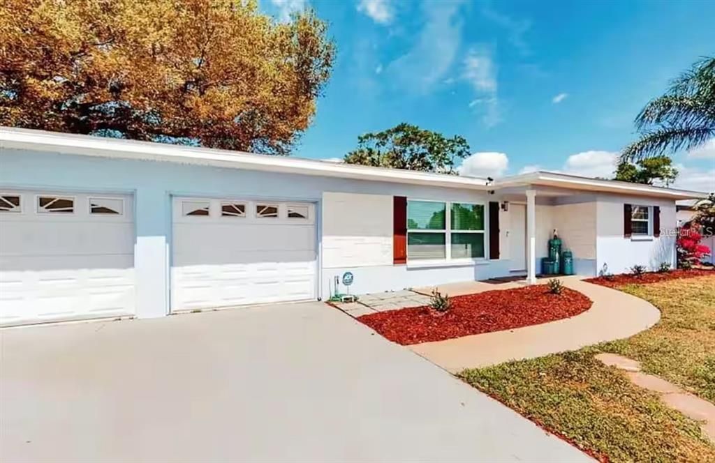 En Renta: $10,000 (4 camas, 3 baños, 2042 Pies cuadrados)