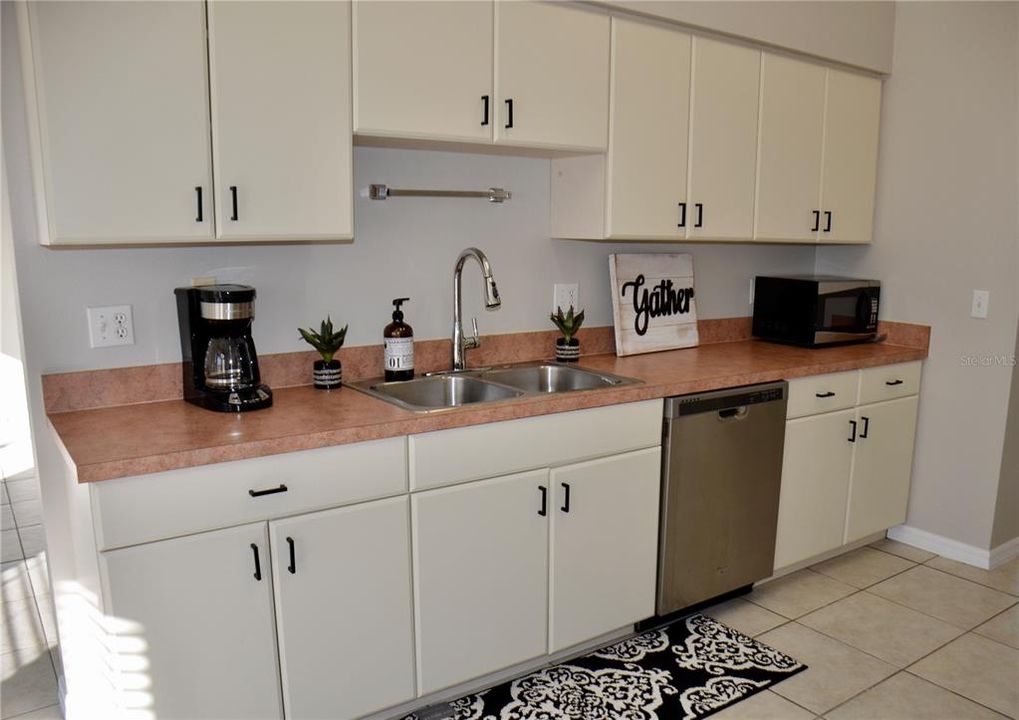 En Venta: $319,900 (3 camas, 2 baños, 1568 Pies cuadrados)