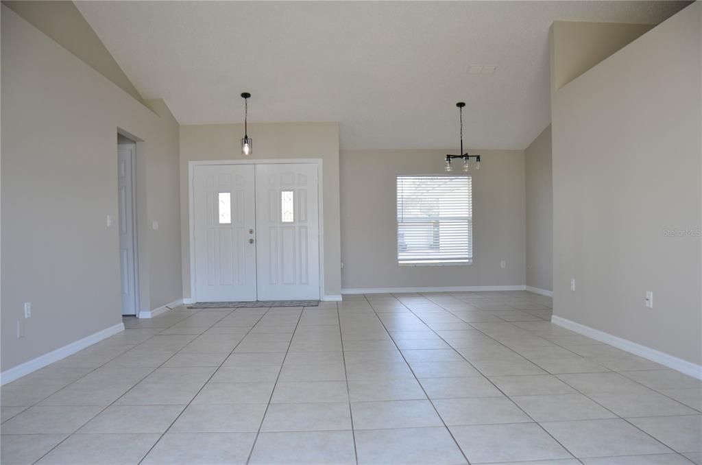 En Venta: $319,900 (3 camas, 2 baños, 1568 Pies cuadrados)