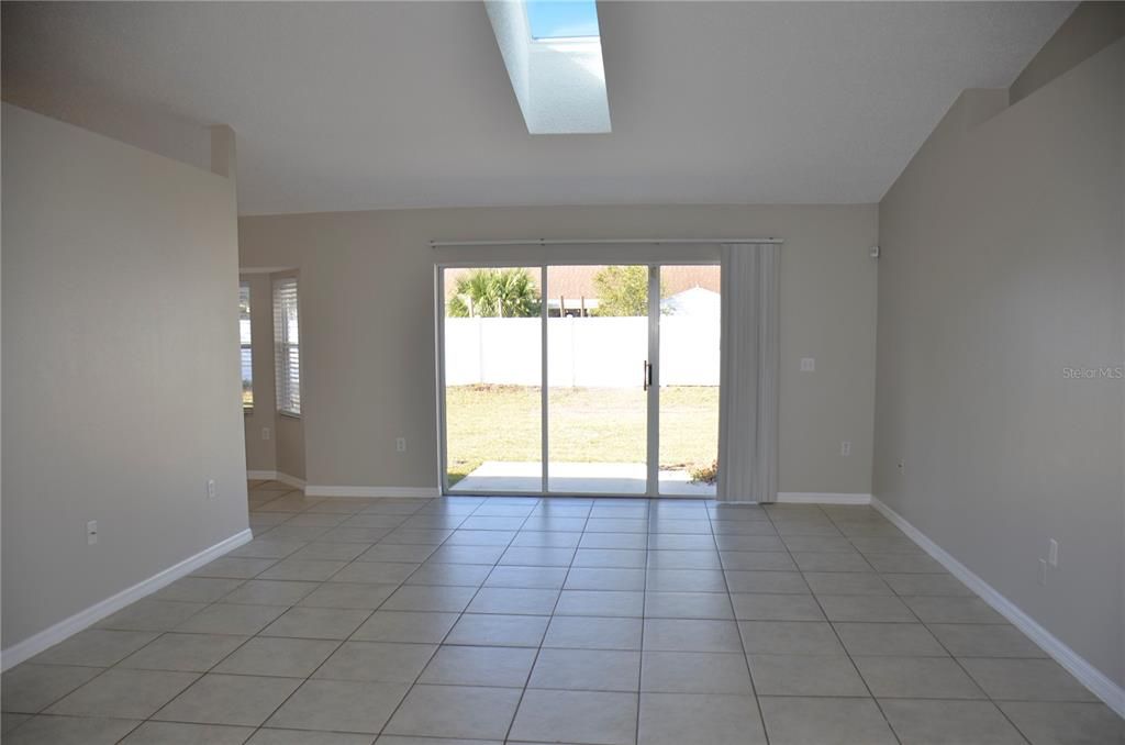 En Venta: $319,900 (3 camas, 2 baños, 1568 Pies cuadrados)