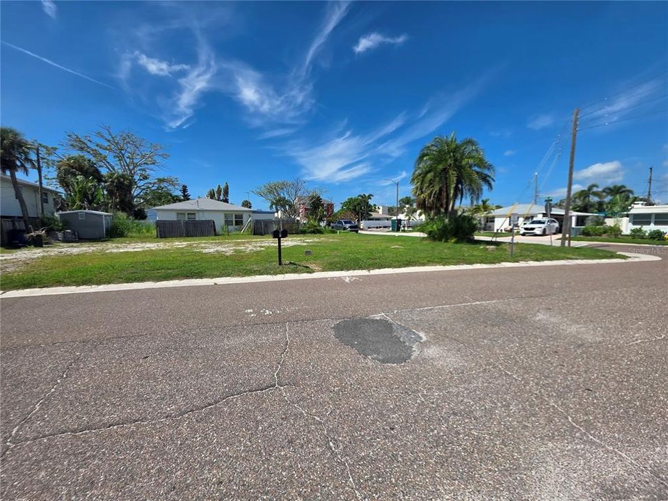 En Venta: $449,000 (0.15 acres)