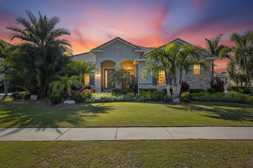 En Venta: $2,195,000 (5 camas, 4 baños, 3985 Pies cuadrados)