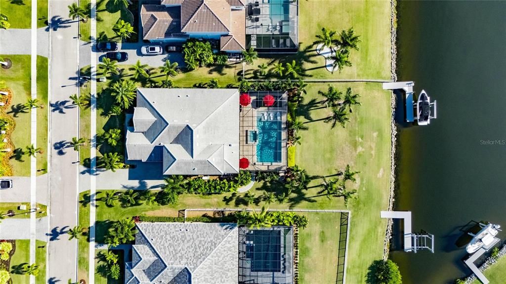 En Venta: $2,195,000 (5 camas, 4 baños, 3985 Pies cuadrados)