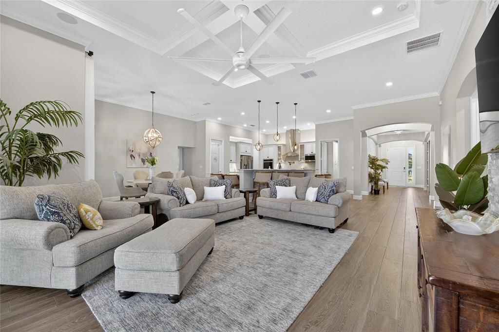 En Venta: $2,195,000 (5 camas, 4 baños, 3985 Pies cuadrados)