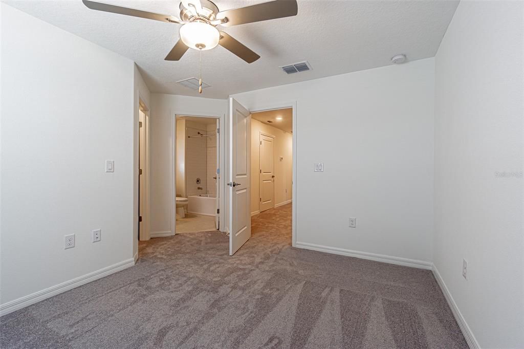 В аренду: $1,925 (2 спален, 2 ванн, 1541 Квадратных фут)