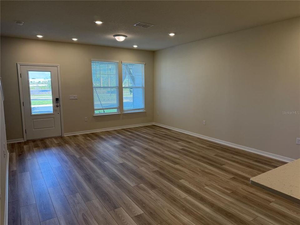 В аренду: $2,700 (3 спален, 2 ванн, 1501 Квадратных фут)