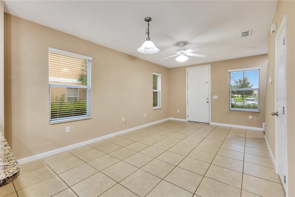 For Sale: $256,900 (2 beds, 2 baths, 1076 Square Feet)