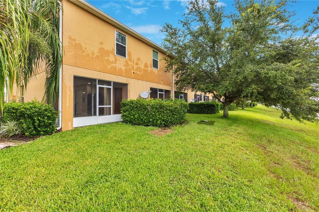 For Sale: $256,900 (2 beds, 2 baths, 1076 Square Feet)