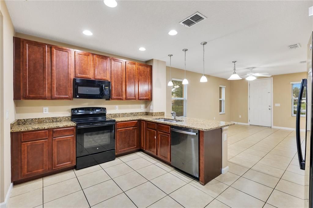 For Sale: $256,900 (2 beds, 2 baths, 1076 Square Feet)