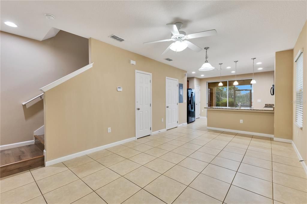 For Sale: $256,900 (2 beds, 2 baths, 1076 Square Feet)