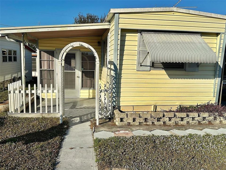 En Venta: $43,500 (2 camas, 1 baños, 587 Pies cuadrados)