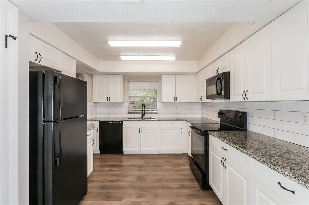 For Sale: $295,000 (4 beds, 2 baths, 1609 Square Feet)