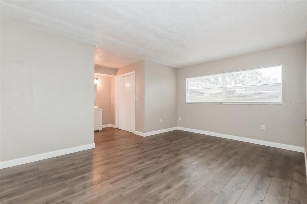 For Sale: $295,000 (4 beds, 2 baths, 1609 Square Feet)