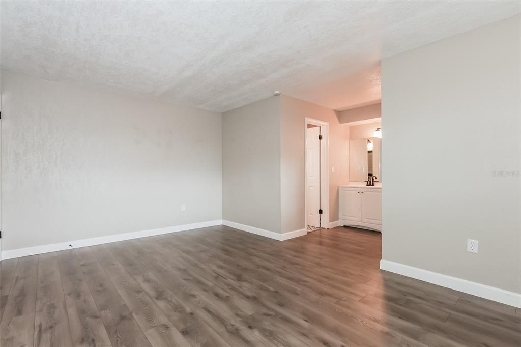 For Sale: $295,000 (4 beds, 2 baths, 1609 Square Feet)