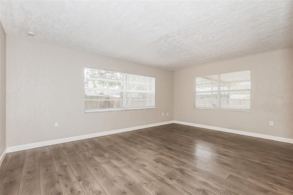 For Sale: $295,000 (4 beds, 2 baths, 1609 Square Feet)