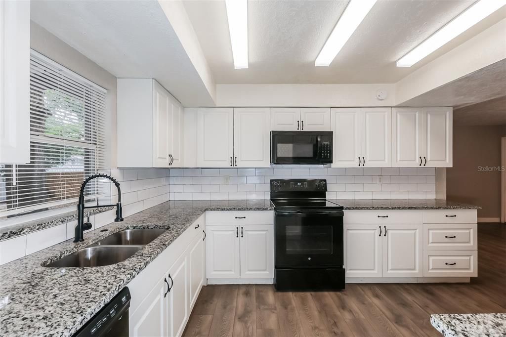 For Sale: $295,000 (4 beds, 2 baths, 1609 Square Feet)