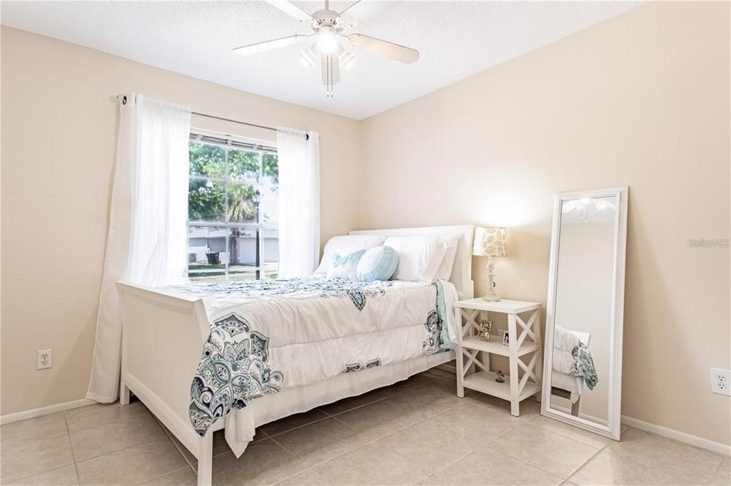 En Renta: $2,475 (3 camas, 2 baños, 1338 Pies cuadrados)