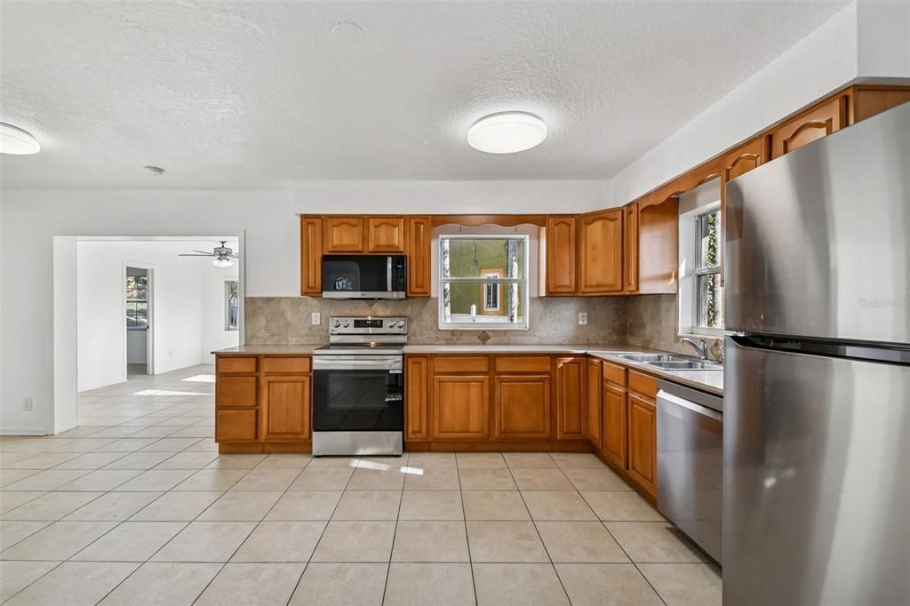 待售: $549,000 (3 贝兹, 2 浴室, 1566 平方英尺)