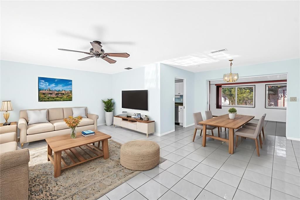 На продажу: $325,000 (2 спален, 2 ванн, 1270 Квадратных фут)