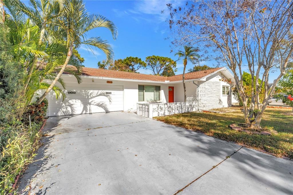 На продажу: $325,000 (2 спален, 2 ванн, 1270 Квадратных фут)