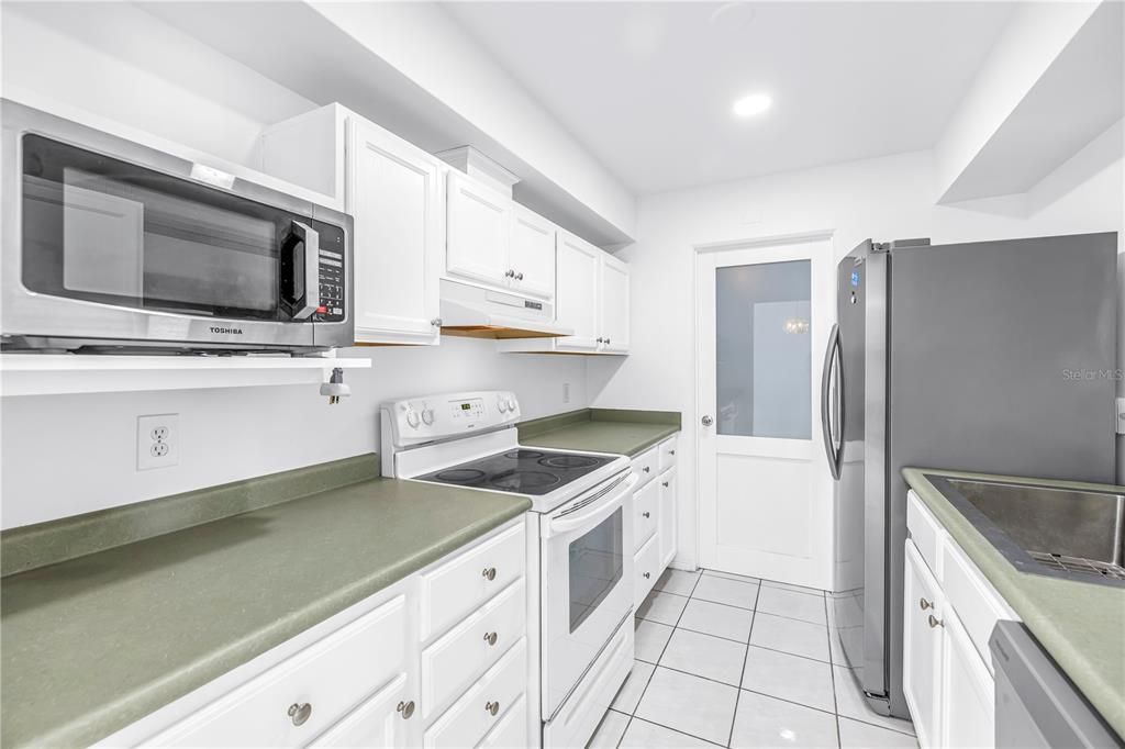 На продажу: $325,000 (2 спален, 2 ванн, 1270 Квадратных фут)