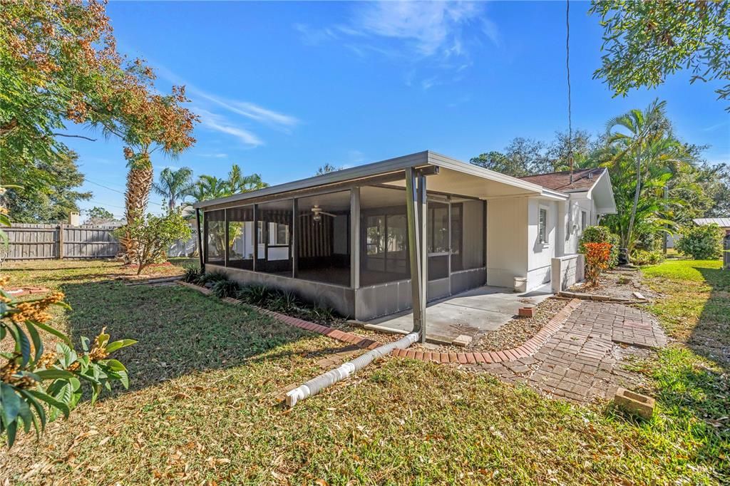 На продажу: $325,000 (2 спален, 2 ванн, 1270 Квадратных фут)