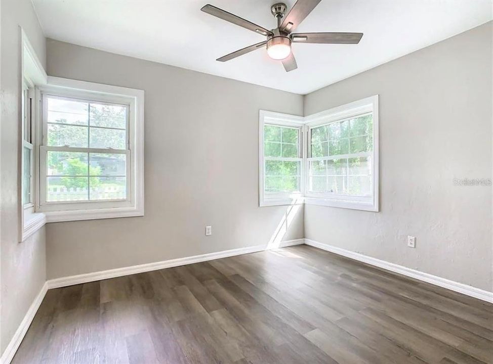 For Sale: $299,999 (3 beds, 1 baths, 1217 Square Feet)