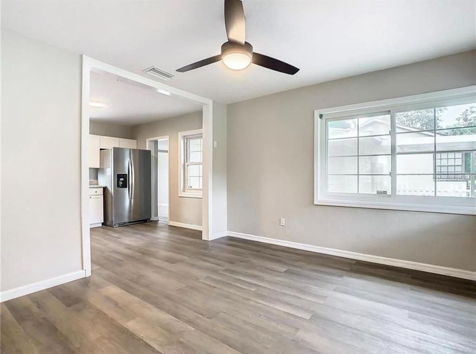 For Sale: $299,999 (3 beds, 1 baths, 1217 Square Feet)