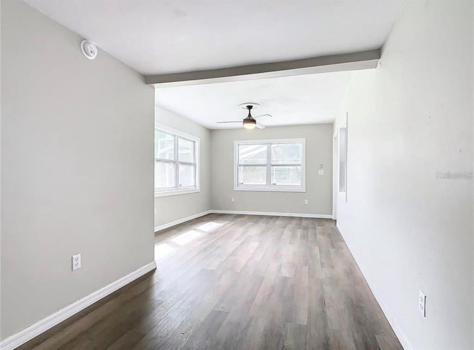 For Sale: $299,999 (3 beds, 1 baths, 1217 Square Feet)