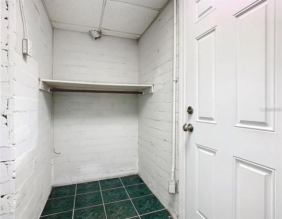 For Sale: $299,999 (3 beds, 1 baths, 1217 Square Feet)