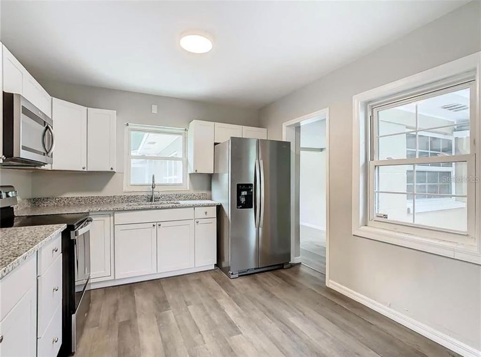 For Sale: $299,999 (3 beds, 1 baths, 1217 Square Feet)