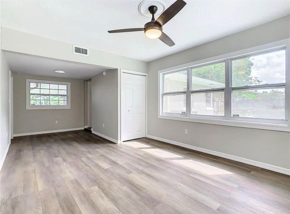 For Sale: $299,999 (3 beds, 1 baths, 1217 Square Feet)